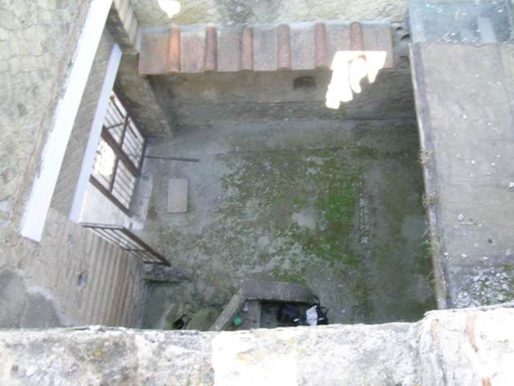 Ins. Orientalis II.9, Herculaneum. May 2006. Looking down onto entrance doorway from upper floor.
The latrine (south-west corner) can be seen centre-left of photo. Photo courtesy of Nicolas Monteix.